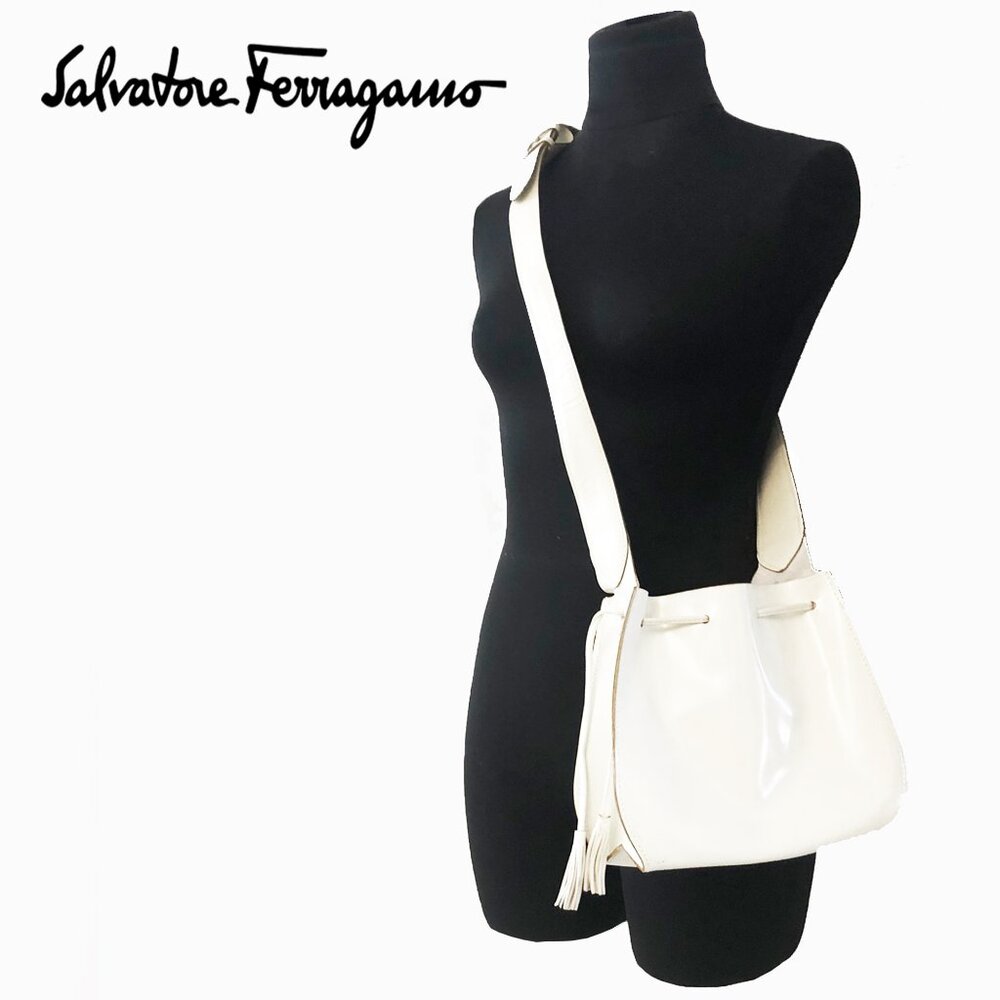 SALVATORE FERRAGAMO DRAW STRING BUCKET BAG
